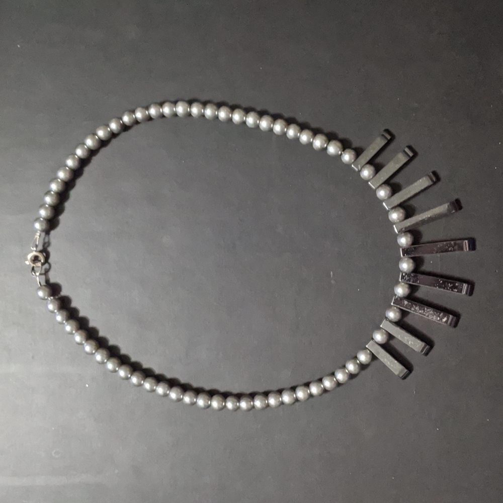 Grey Faux Pearl and Hematite Gemstone Spear Statement Bib Necklace - Picture 1 of 3